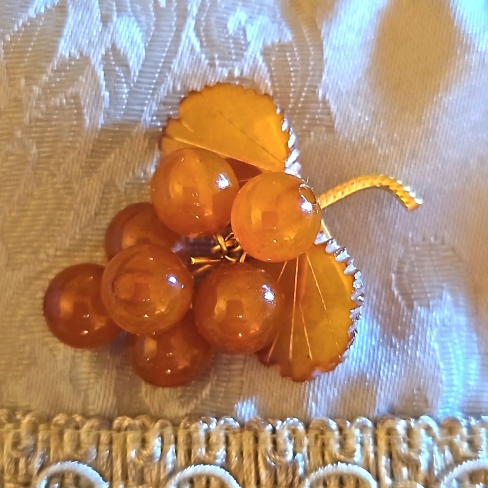 Vintage Amber Grape Brooch - Picture 1 of 3